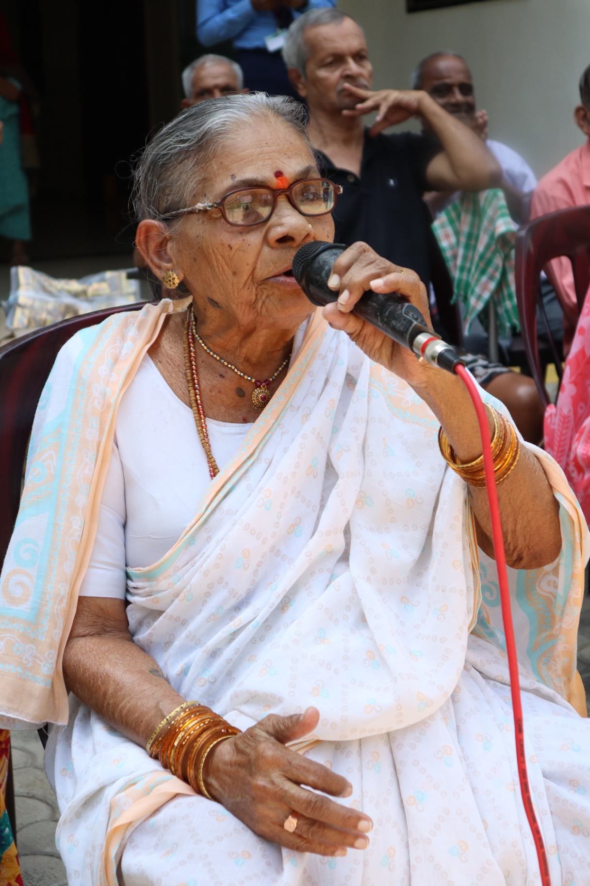 A resident shares her story on the microphone